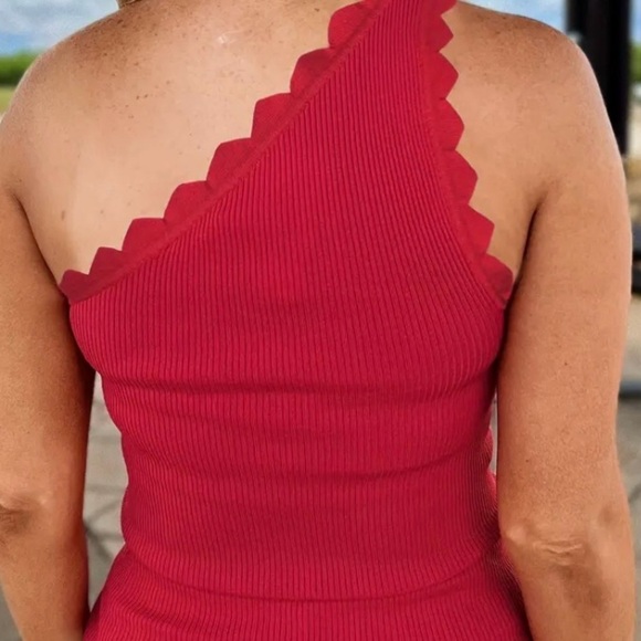 One Shoulder Ribbed Knit Tank Top - Picture 3 of 11